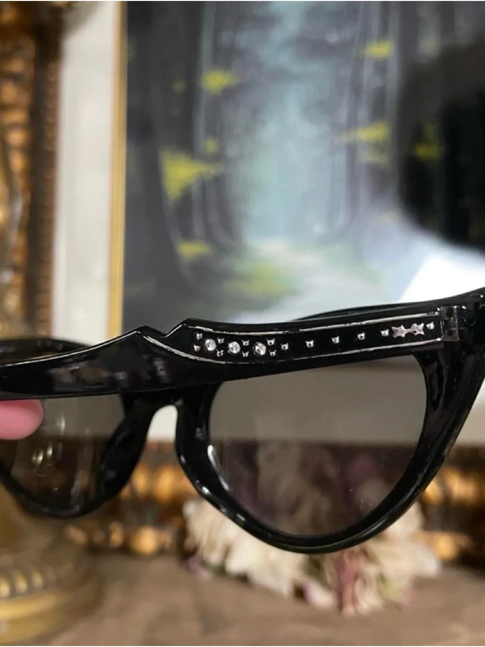 Black Cat-Eye Women's Sunglasses - Classic Stylish Shades